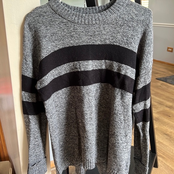 American Eagle Sweater - Picture 1 of 3